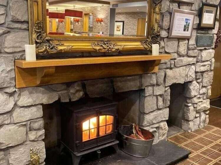 호텔 The Loans Inn