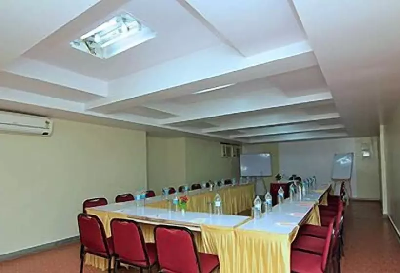 ホテル The Metropole