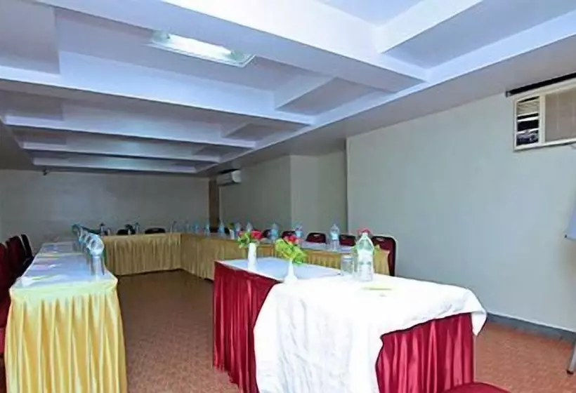 ホテル The Metropole