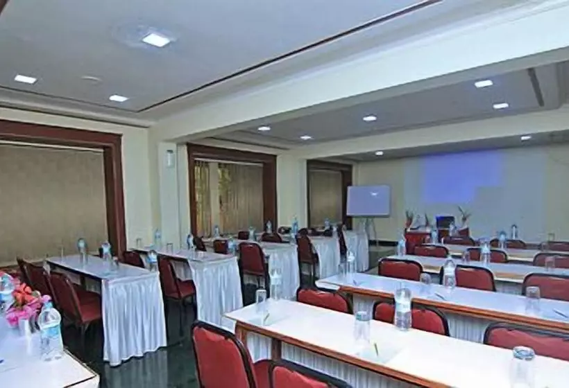 ホテル The Metropole