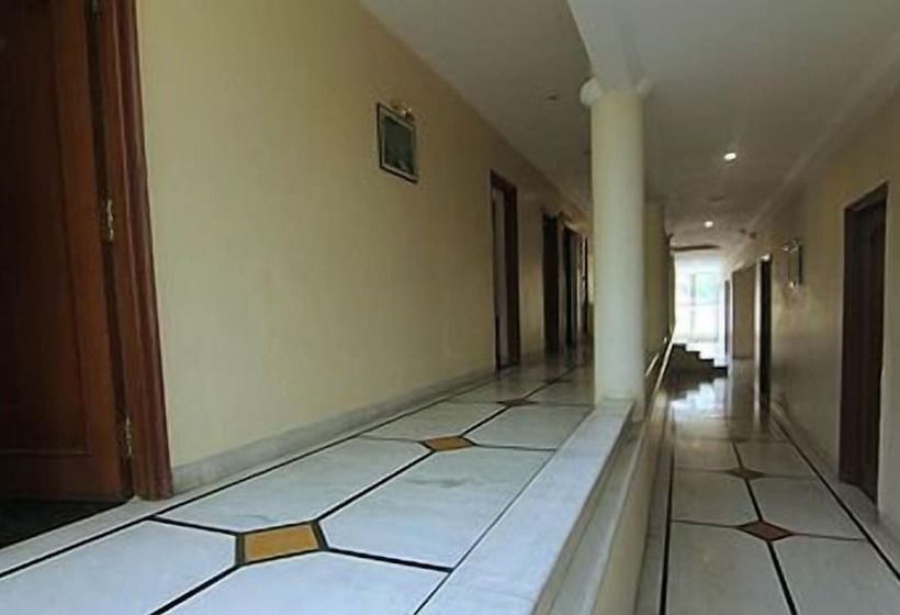 בית מלון כפרי The Metropole