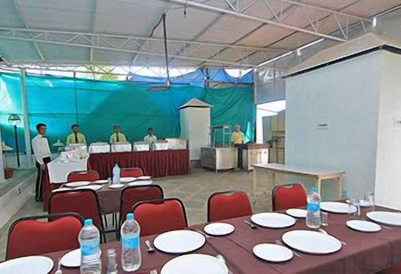 בית מלון כפרי The Metropole