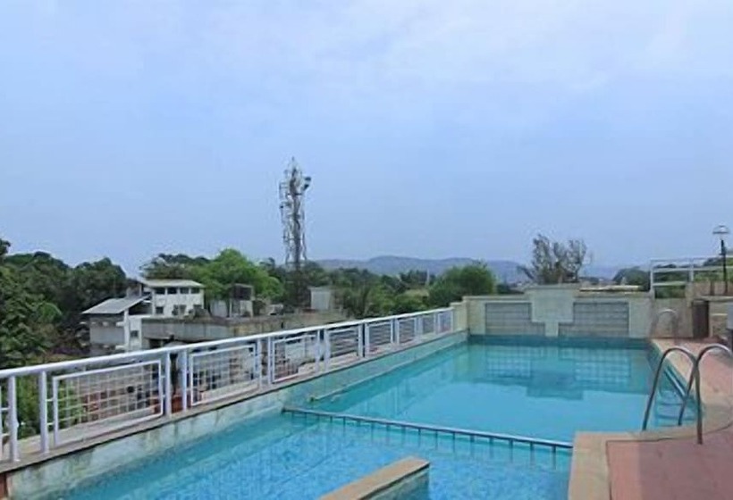 בית מלון כפרי The Metropole