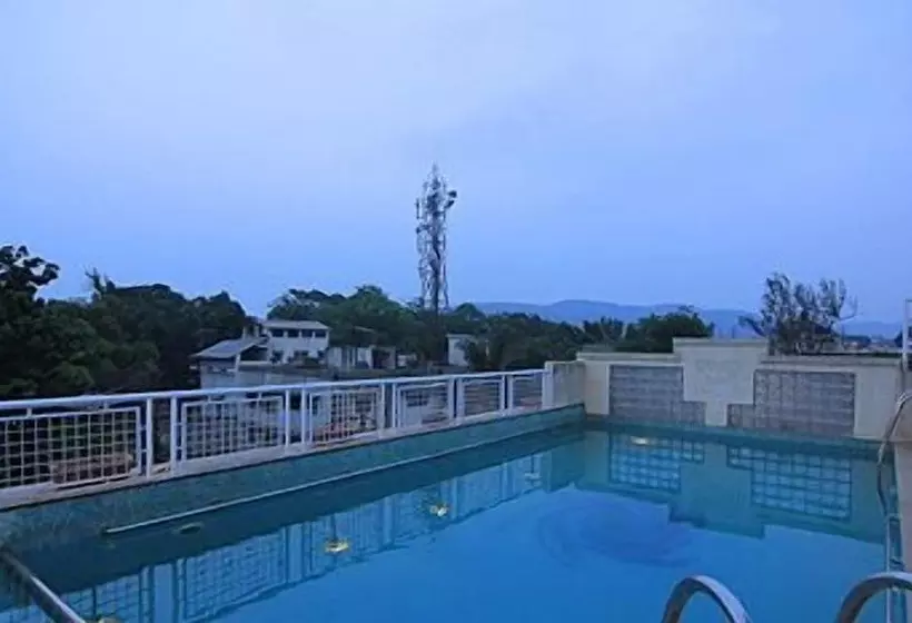 ホテル The Metropole