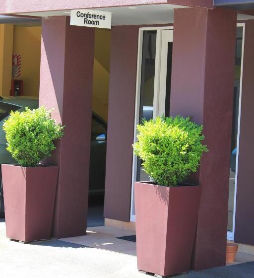 מוטל Harbour City Motor Inn & Conference