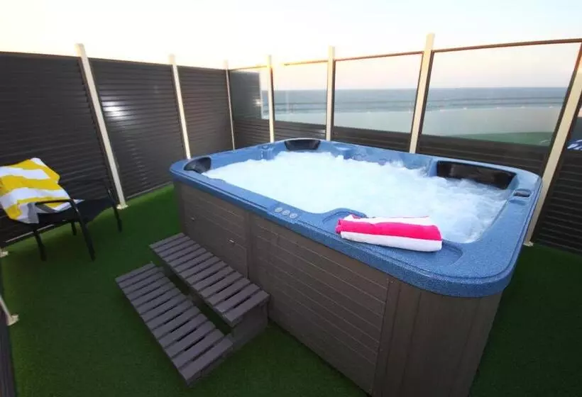 Sentosa At Tugun Beachfront Holiday Home