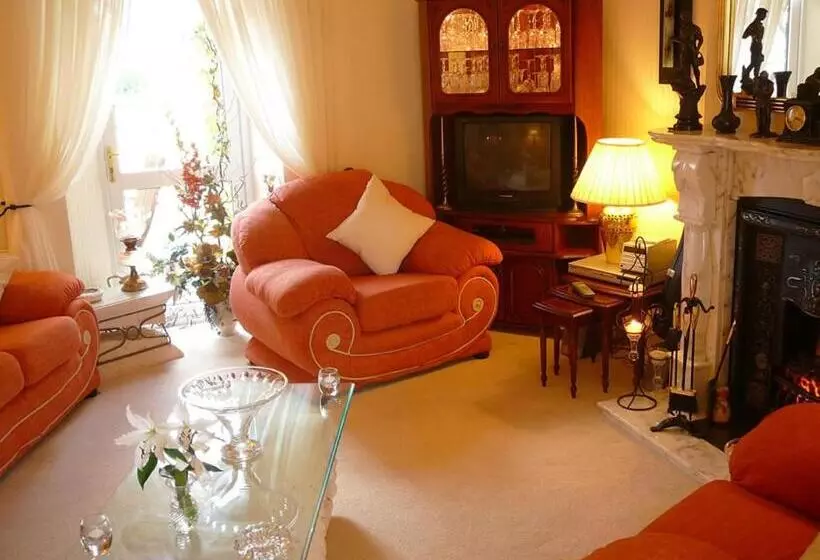 Annalee House B&b