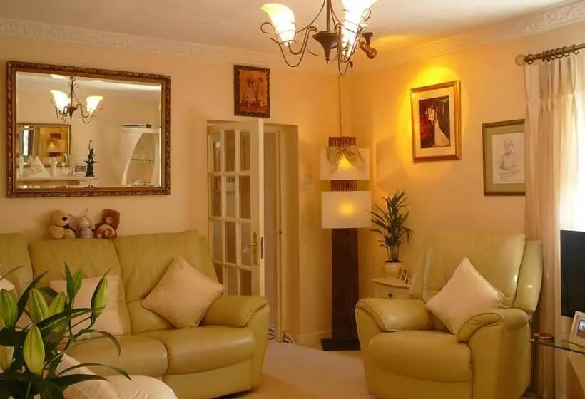 Annalee House B&b