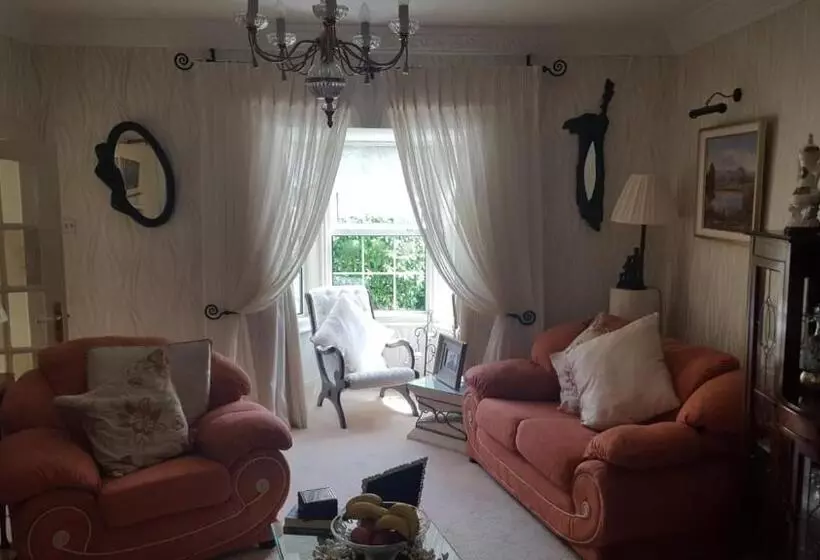 Annalee House B&b