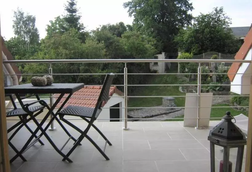 ベッドアンドブレックファースト Au Chardon Bleu