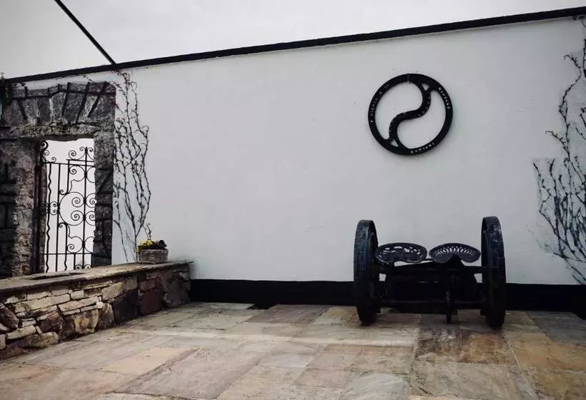 Aamiaismajoitus (B&B) Cartron House