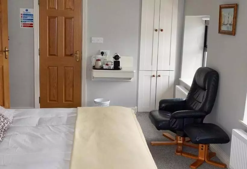 Aamiaismajoitus (B&B) Cartron House