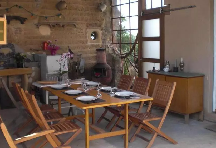 Aamiaismajoitus (B&B) Chambres D Hôtes De La Colline