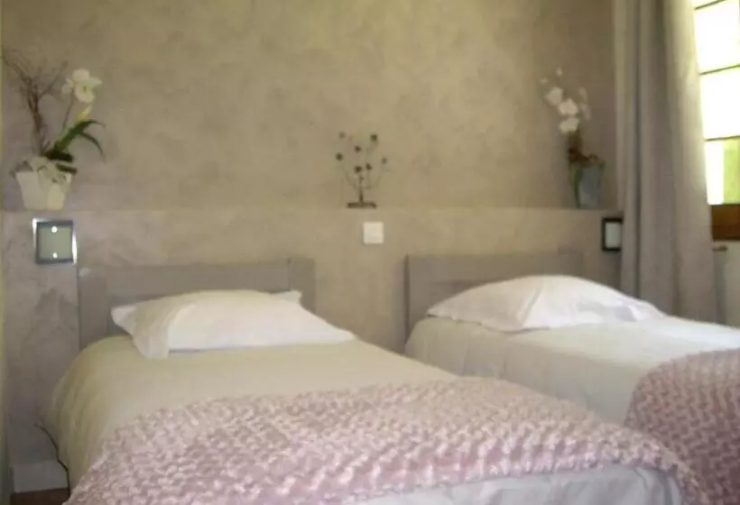 ベッドアンドブレックファースト Chambres D Hôtes Les Pierres Taillées