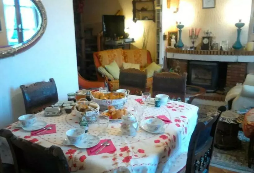 Aamiaismajoitus (B&B) La Longère Des Gillettes