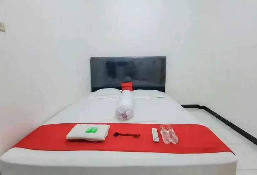 Hotelli Reddoorz At Permana Homestay Near Supadio Airport Pontianak