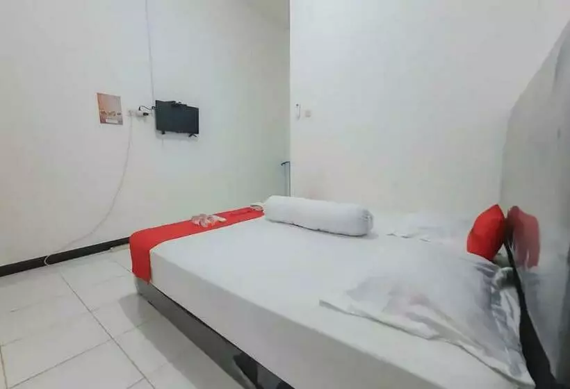 Hotelli Reddoorz At Permana Homestay Near Supadio Airport Pontianak