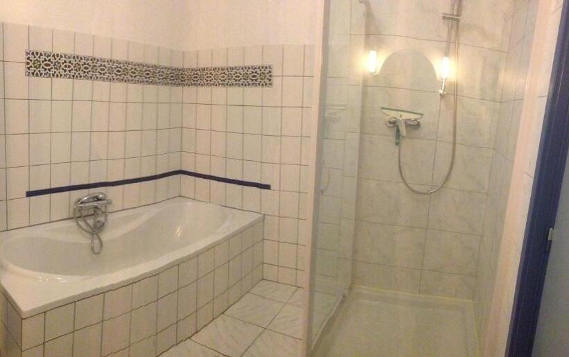 Пансион Domaine De Clarat