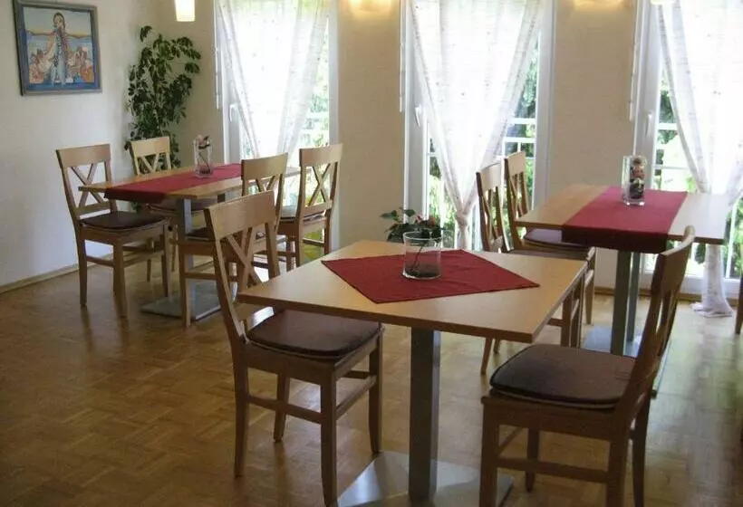ペンション Gästehaus Zieserl