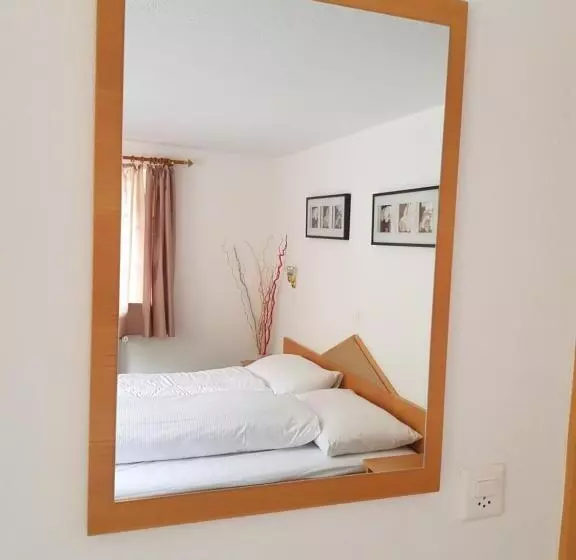 ユースホステル Restaurant Edelweiss