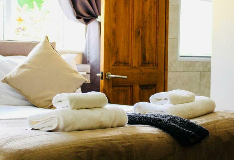 فندق صغير The Ham And Cheese