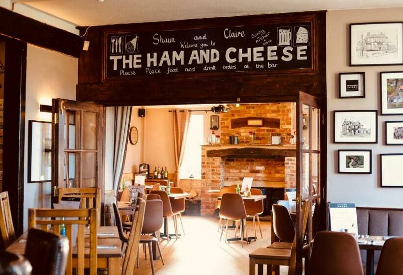 فندق صغير The Ham And Cheese