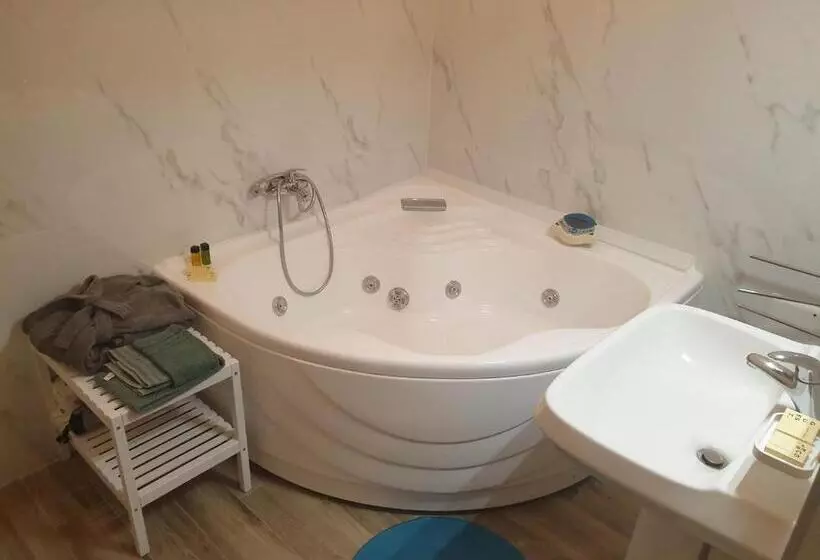 Aamiaismajoitus (B&B) Al 17