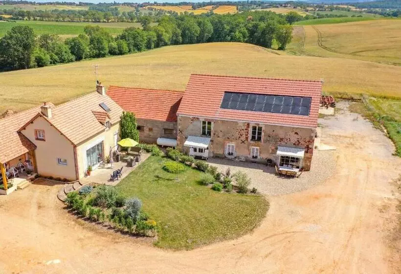 Aamiaismajoitus (B&B) Chambre D Hôtes De La Fontagrille