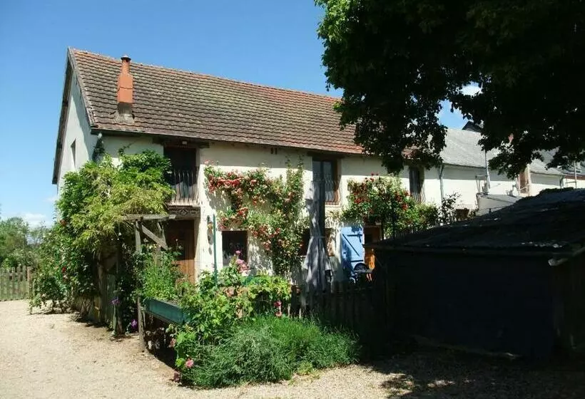 Aamiaismajoitus (B&B) Chambres D Hôtes La Loge Sagrolle