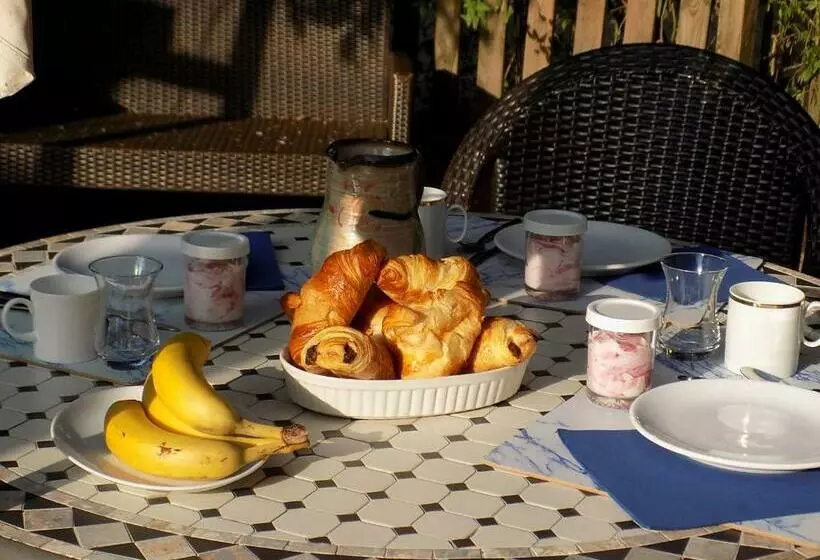 Aamiaismajoitus (B&B) Chambres D Hôtes La Loge Sagrolle