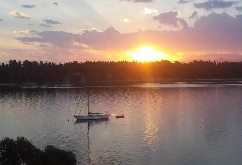 Aamiaismajoitus (B&B) Lewi Waters