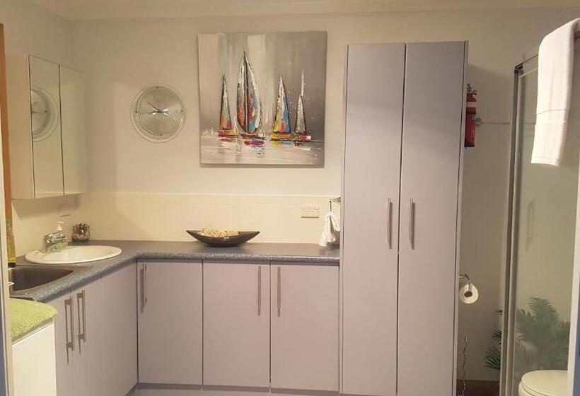 مبيت وإفطار Lewi Waters