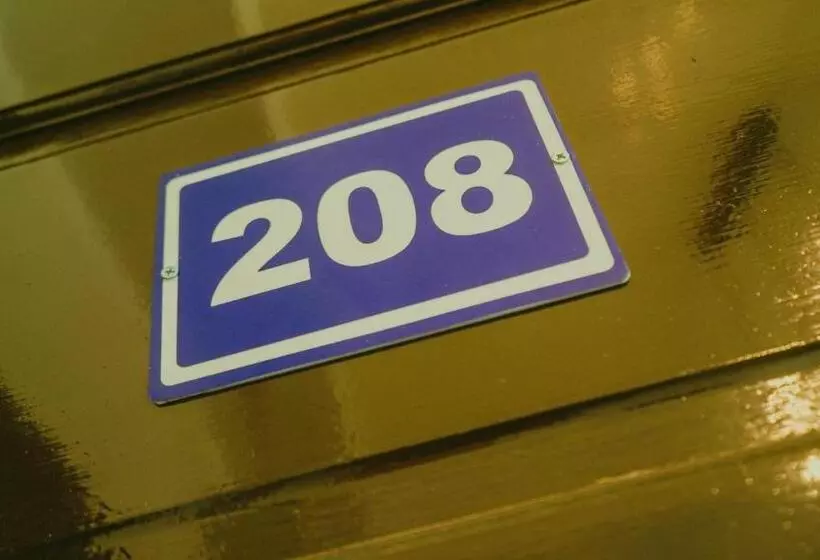 ホテル 2428 Suites