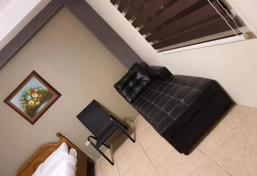 ホテル 2428 Suites