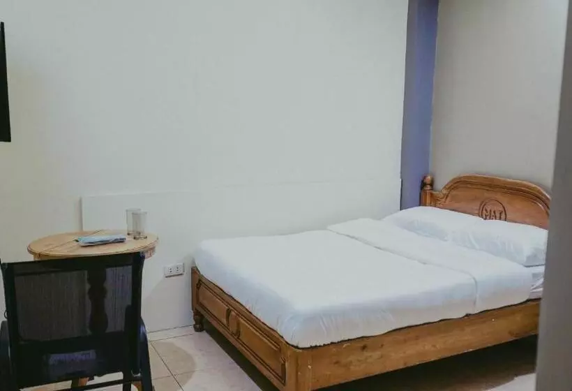 ホテル 2428 Suites