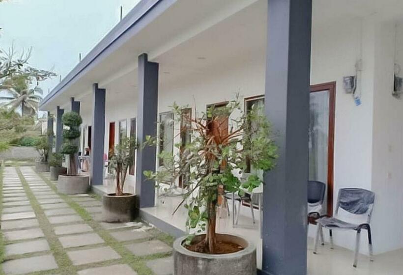 Hotel Reddoorz Near Pantai Madasari Pangandaran