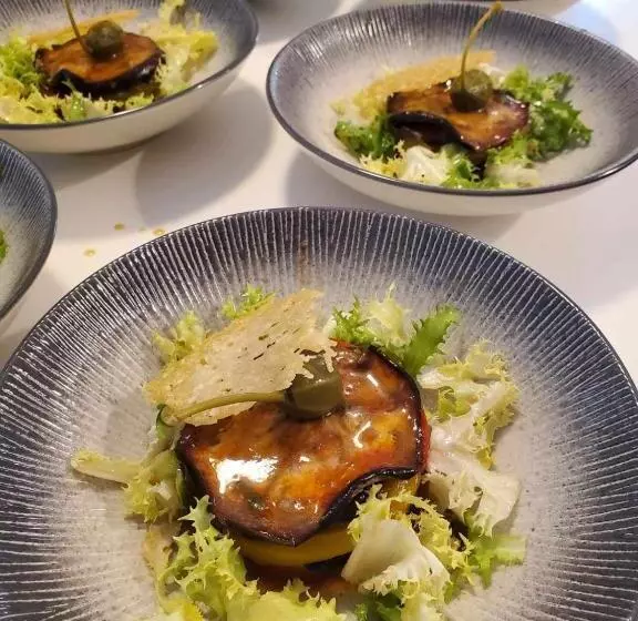 ペンション La Fontaine Au Loup