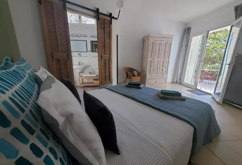 ペンション La Fontaine Au Loup