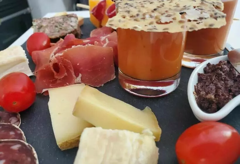 ペンション La Fontaine Au Loup