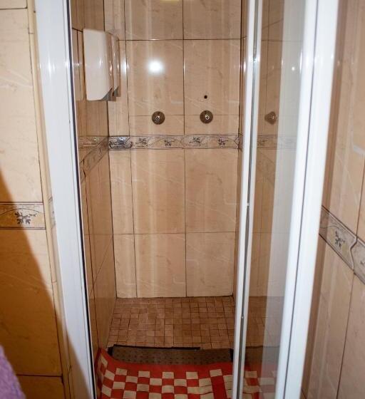 پانسیون Lenasia Guest Lodge