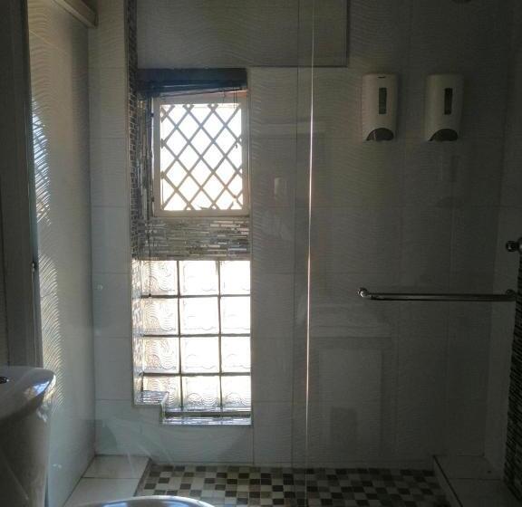 پانسیون Lenasia Guest Lodge