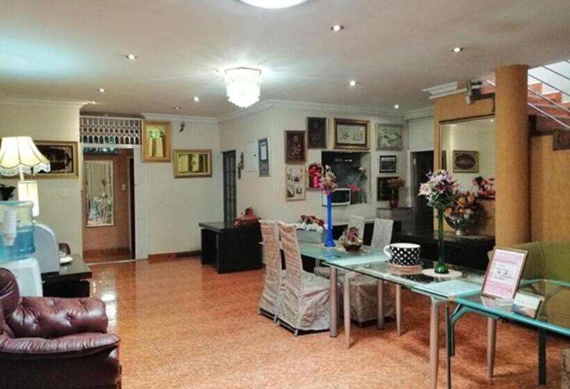 پانسیون Lenasia Guest Lodge