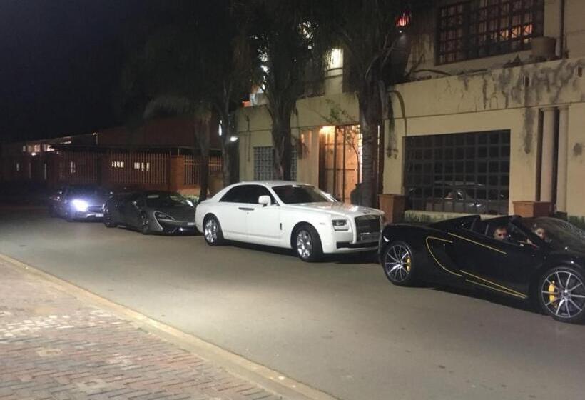 پانسیون Lenasia Guest Lodge