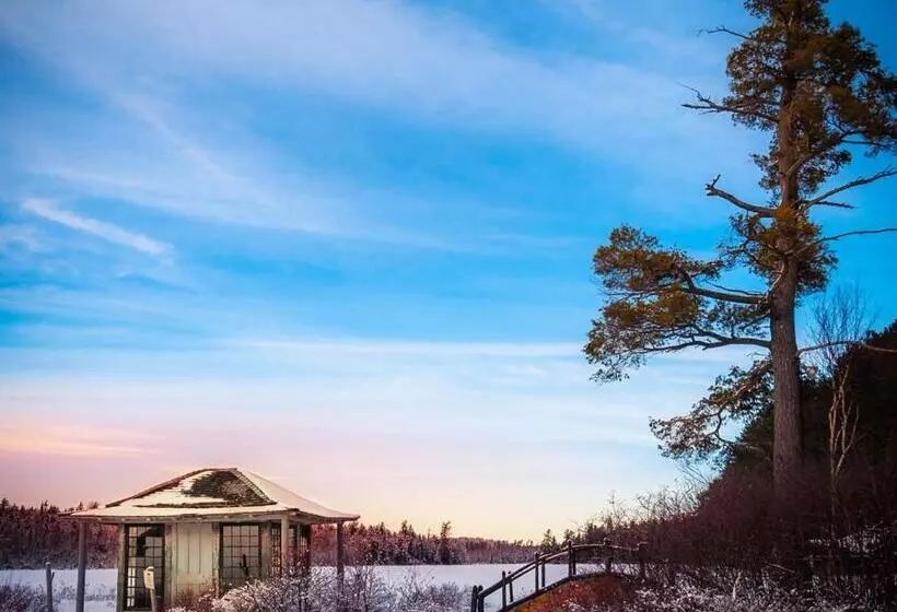 Majatalo White Pine Camp