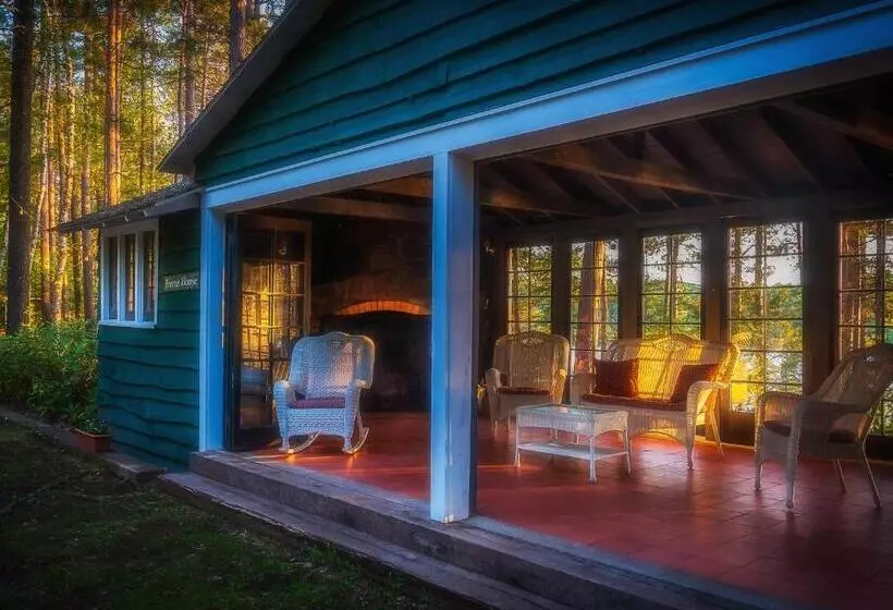 Majatalo White Pine Camp