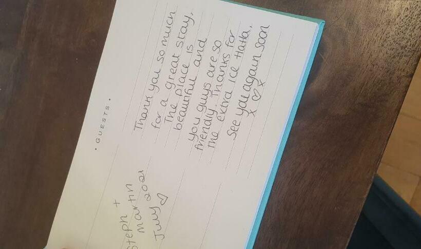 The Green Monkey Lux Suite At The Grumpy Schnauzer B&b Private Hot Tub, Gym, Breakfast, Stunning!