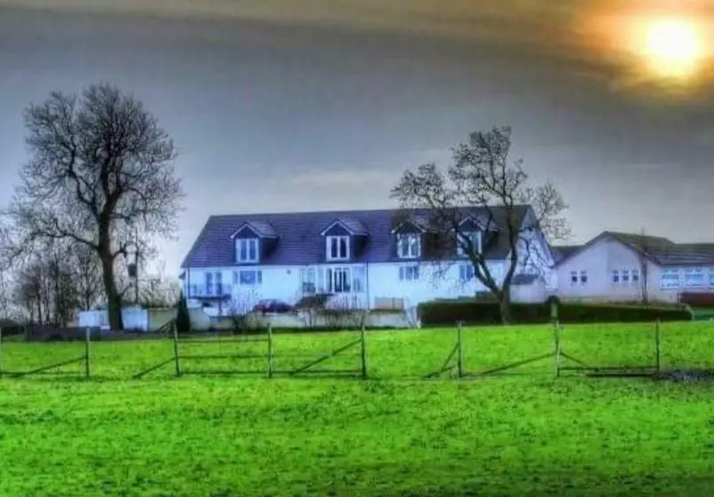 The Green Monkey Lux Suite At The Grumpy Schnauzer B&b Private Hot Tub, Gym, Breakfast, Stunning!