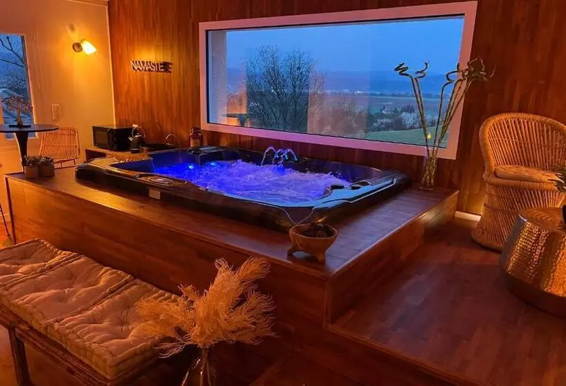 ベッドアンドブレックファースト La Belle Marcelle   Chambre D Hôtes Avec Jacuzzi