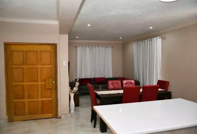 Majatalo Ndlovu Palace