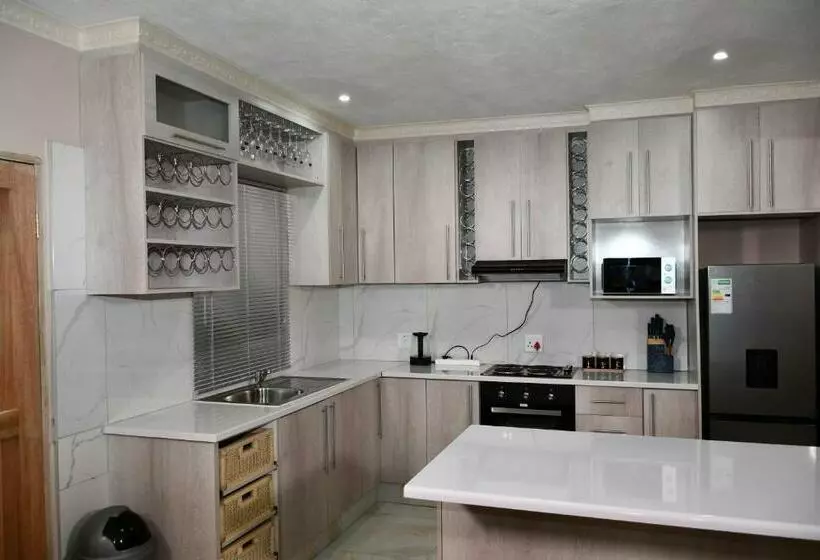 Majatalo Ndlovu Palace